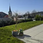 Pellenzblick - Wohnen Auf Zeit - Appartement *
