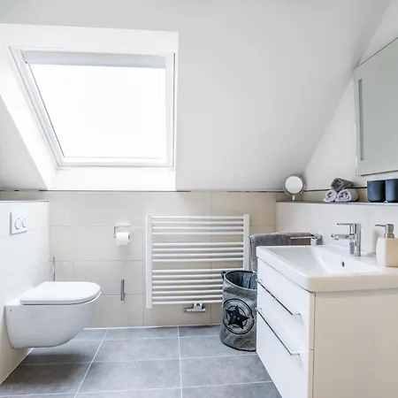 Pellenzblick - Wohnen Auf Zeit - Appartement