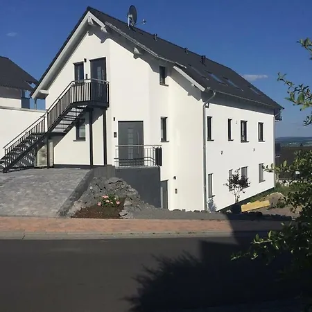 Pellenzblick - Wohnen Auf Zeit - *