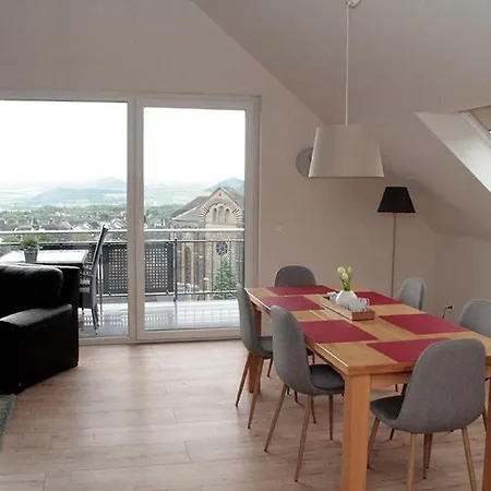 Pellenzblick - Wohnen Auf Zeit - Apartment