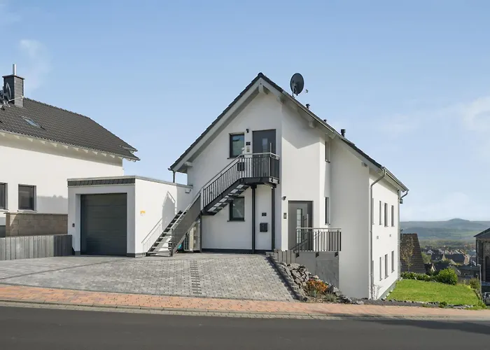 Pellenzblick - Wohnen Auf Zeit - *